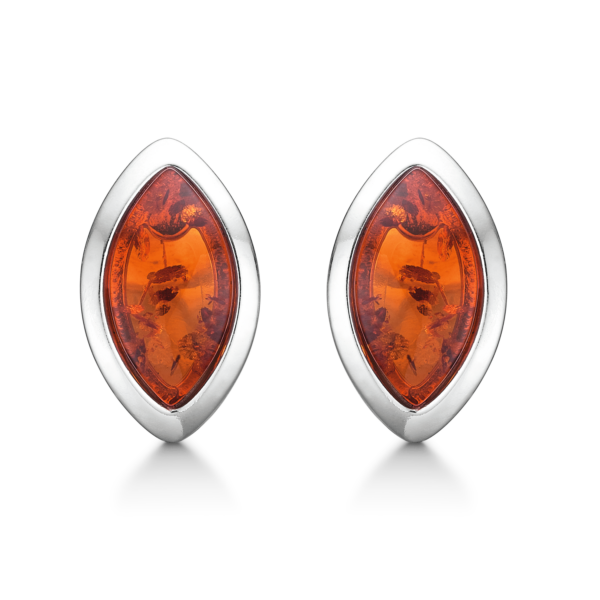 Bernstein-Silberohrringe mit einem Bernsteinauge. Abmessungen: 16 x 10 mm.