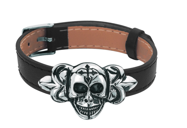 Stahlarmband braunes Leder mit Totenkopf. Längenverstellbar von 18-22 cm.