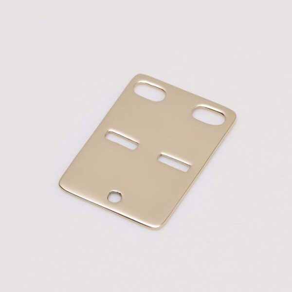 Gravurplatte aus 8 Karat Gold – 2x1,4 cm. Gravur möglich