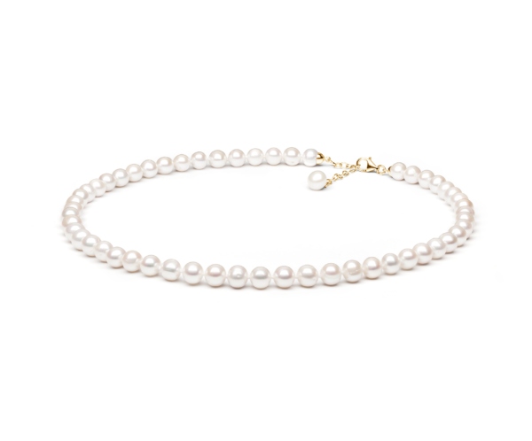Luxuriöse Perlenkette, 18 Karat vergoldet, mit echten, runden Süßwasserperlen. Verstellbar von 40 cm bis 45 cm.
