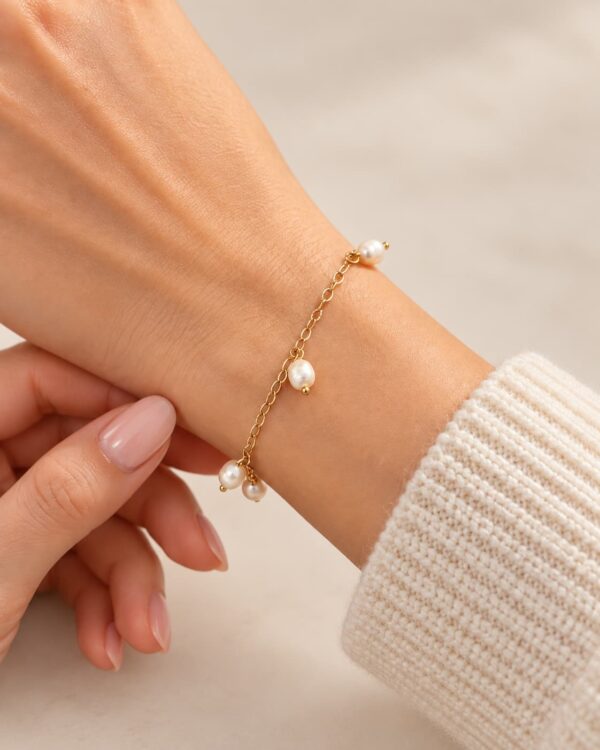 Elegantes Goldarmband mit Perlen