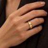 Eleganter Goldring mit Diamantblumen