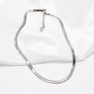 Flache Schlangenkette in Silberoptik